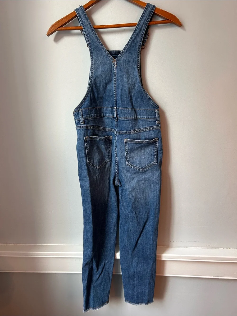 OshKosh B'gosh Girls Denim Overalls Blue Jeans Size 8 Adjustable Straps Raw Hem